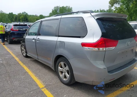 2011 Toyota Sienna Le V6/Le V6 Auto Access Seat из США, поврежденный, VIN 5TDKK3DC5BS036145